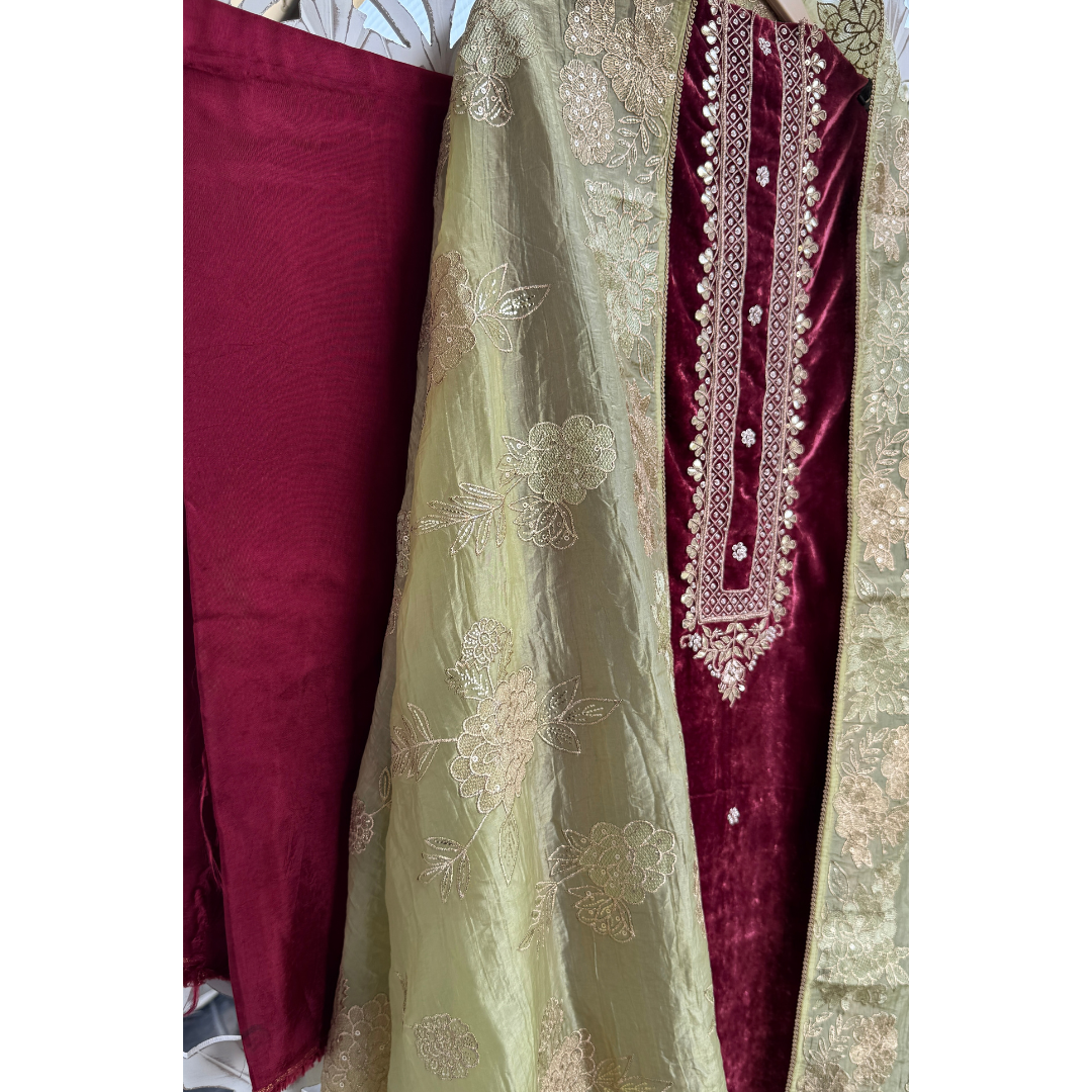 Velvet kurta with jimmy choo dupatta- E089